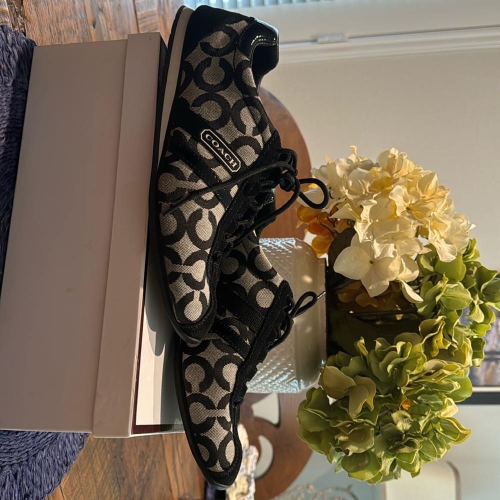 Coach Kathleen black and white tennis shoes